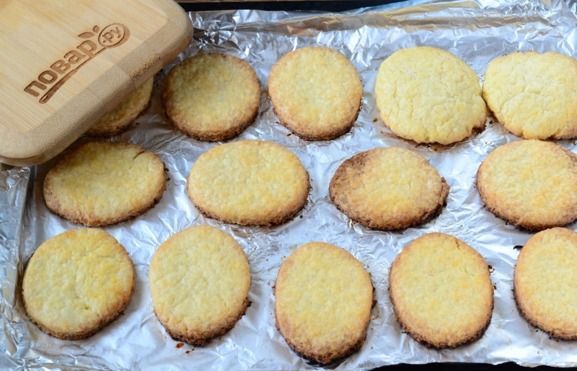 1. Этап. Мокко овальчики: Готовые печенюшки оставьте прямо на противне до полного остывания, чтобы они не растопили крем.