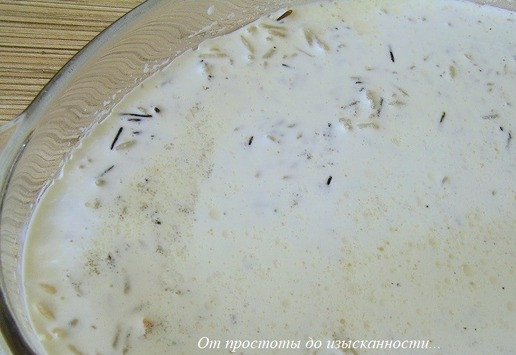 1. Этап. Кассероль с форелью и рисом: Залейте сливками, накройте крышкой (или плотно запечатайте фольгой) и поставьте в разогретую до 180*С духовку на 20 минут.