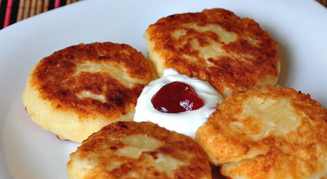 1. Этап. Сырники из творога на сковороде: 4. Вот и все! Подаем с вареньем, сгущенкой или шоколадным топингом. Приятного аппетита!