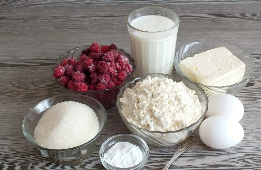 1. Этап. Кекс на кефире с малиной: Подготовьте необходимые ингредиенты.