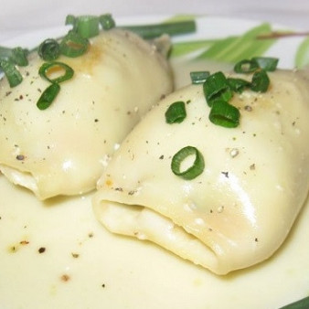 Кальмары, фаршированные овощами