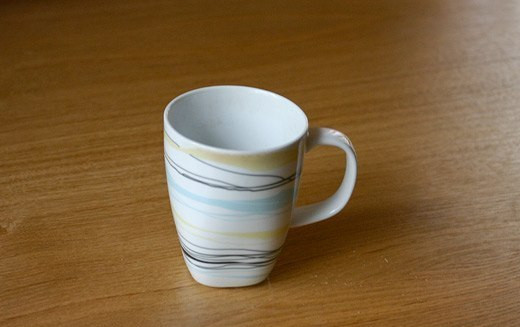 1. Этап. Шоколадный кекс за 5 минут: Возьмите керамическую кружку.