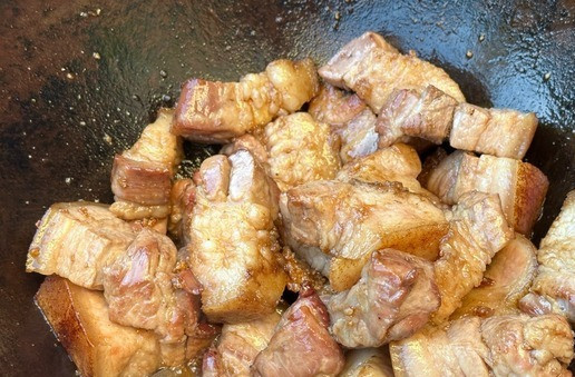 1. Этап. Хо шау ру. Свинина Мао Цзэдуна: Свинина, в результате, должна получиться слегка обжаренной, с лёгкой корочкой.