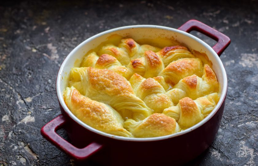 1. Этап. Слойки с мандаринами: Спустя время аккуратно достаньте форму.