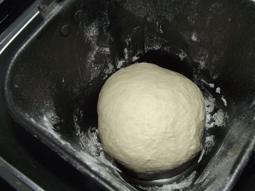 1. Этап. Хлеб на ряженке в хлебопечке: 7. Дальше хлеб на ряженке в хлебопечке в домашних условиях будет замешиваться, подходить и выпекаться без вашего участия. Побалуйте себя вкуснейшим хлебушком без особого труда.