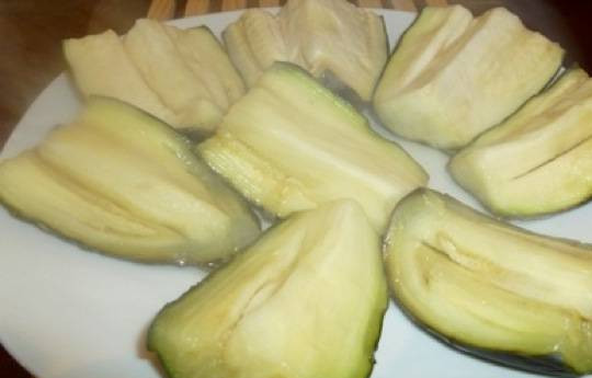 1. Этап. Маринованные баклажаны по-татарски: Теперь нужно отварить баклажаны в кипящей подсоленной воде, варим почти до готовности.