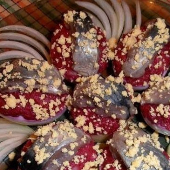 Закуска Селедка под шубой в яйце