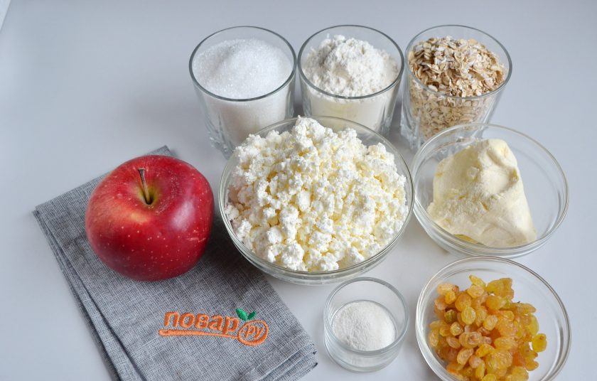 1. Этап. Пирог с овсяными хлопьями и творогом: 1. Подготовьте продукты. Включите духовку на 180 градусов. Приступим!