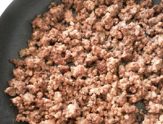 1. Этап. Паста с фаршем и помидорами: Обязательно помешивайте, чтобы комочков не было.