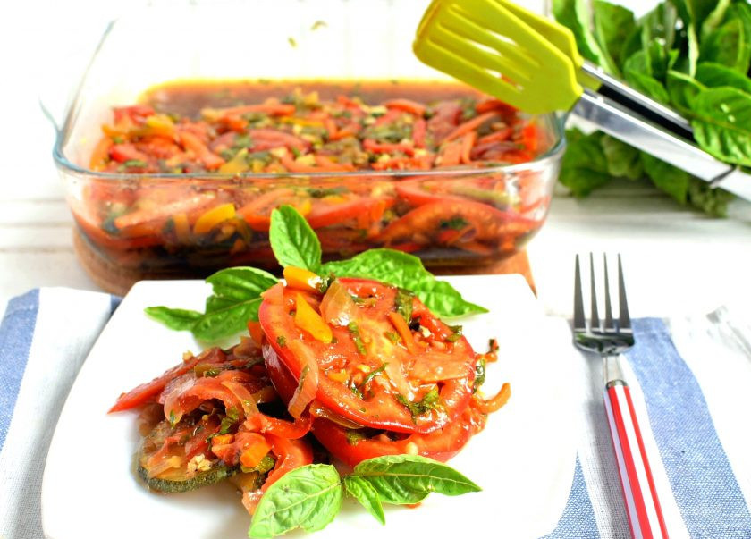 1. Этап. Острые пикантные цукини с овощами: Подавайте из холодильника – так вкуснее.