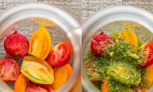 1. Этап. Быстро и просто. Маринованные помидоры: 4. Нарежьте помидоры напополам и поместите в банку в один слой. Сверху выложите измельченные овощи с зеленью. Чередуйте помидоры и пюре, пока банка не заполнится.