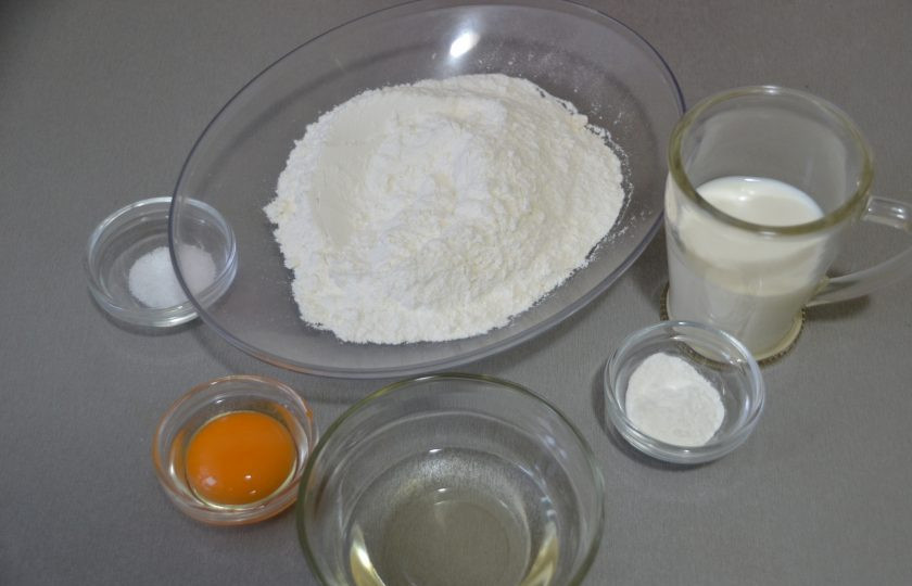 1. Этап. Яблочный пирог Вуаль невесты: Если у вас есть тесто фило, используйте его, если такого теста нет, то замесите тесто из муки, теплого молока, добавьте 1 яичный желток, соль, разрыхлитель и растительное масло.