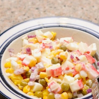 Салат Нежный с крабовыми палочками