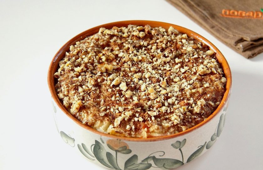 1. Этап. Овсяная запеканка с яблоком: Запекайте овсянку при 180 градусах около 30 минут. Овсяная запеканка с яблоком готова.