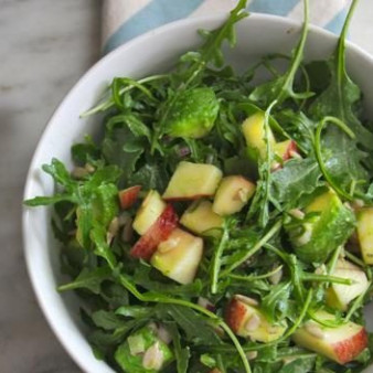 Салат из руколы и авокадо