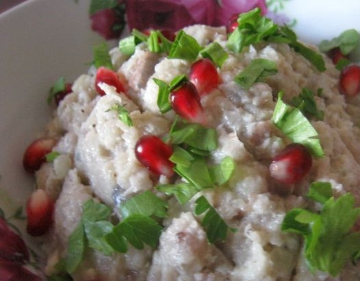 1. Этап. Форшмак: 9. Затем подавайте в небольшой салатнице, украсив по желанию.