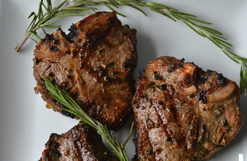 1. Этап. Баранина с розмарином: 4. Подаем, украсив свежим розмарином. Приятного аппетита!