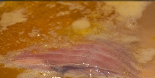 1. Этап. Суп из семги: Как только картошка будет готова добавляем, туда рыбу и всё посолим.