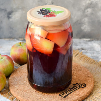 Компот из яблок и каркаде на зиму