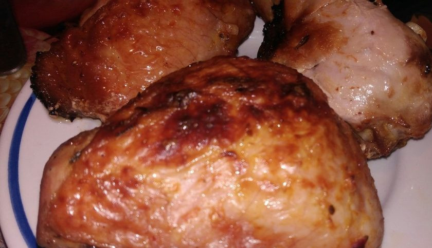 1. Этап. Запеченные окорочка (маринованные в томате): 5. Благодаря томатному маринаду корочка у курицы получается особо румяная.