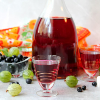 Настойка из черники с крыжовником на самогоне