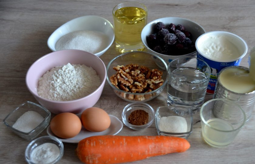 1. Этап. Морковный торт с вишней: Подготовьте ингредиенты.