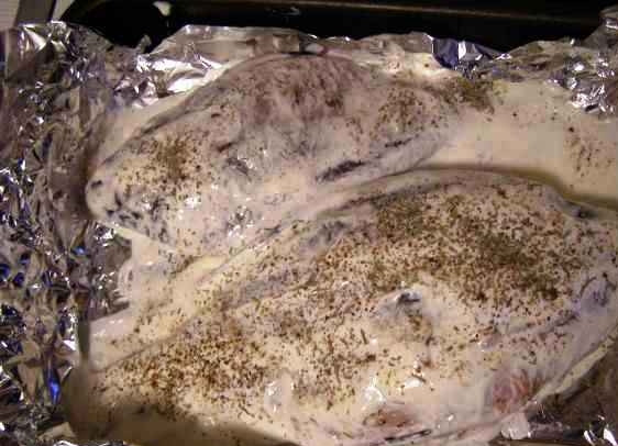 1. Этап. Карась в сметане: Теперь наша рыбка готова к запеканию.