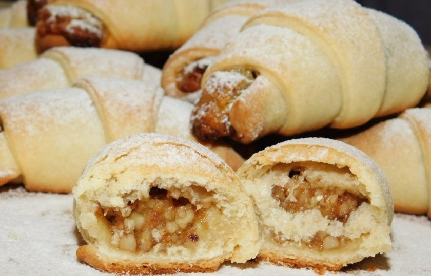 1. Этап. Рогалики с грецкими орехами: Приятного чаепития!