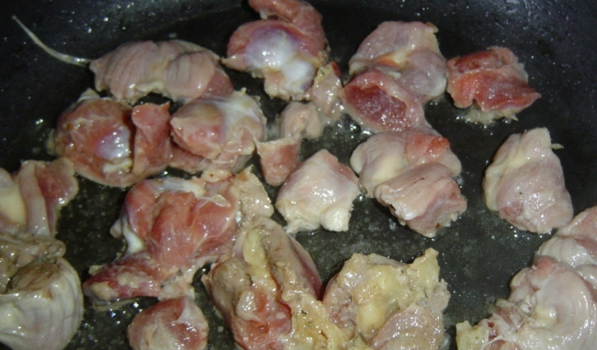 1. Этап. Куриные желудки в мультиварке: Включаем режим 