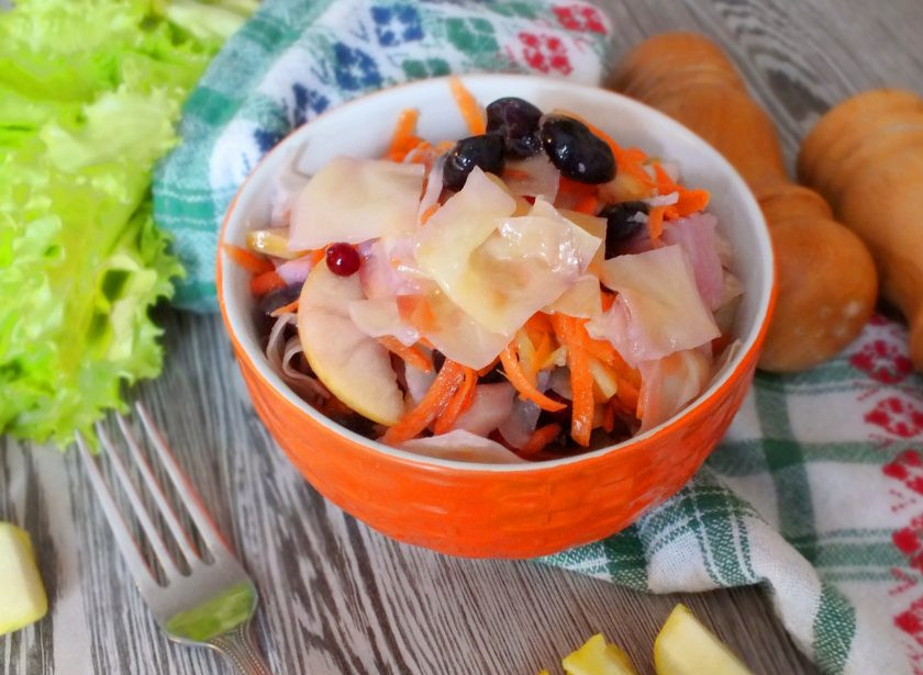 1. Этап. Капуста Провансаль с виноградом и яблоками: Приятного аппетита!