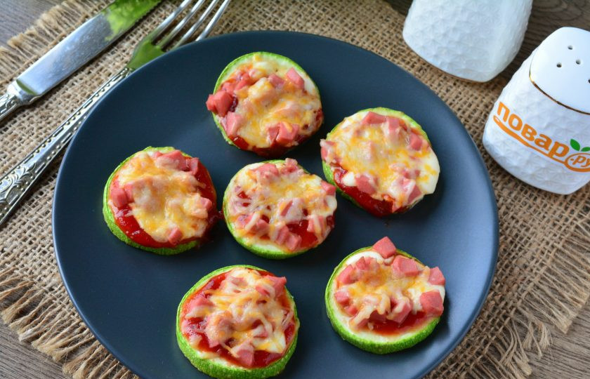 1. Этап. Мини-пиццы из кабачков: Готовое блюдо сразу подавайте к столу. Приятного вам аппетита!