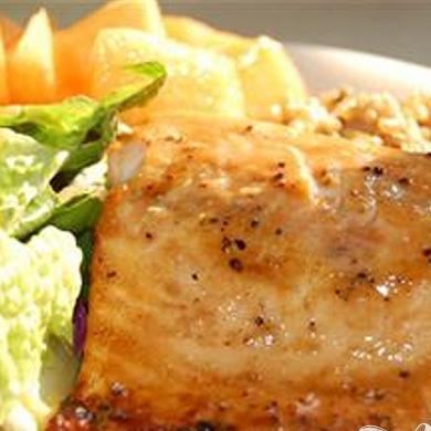 1. Этап. Запеченные филе лосося Дижон: 4. Готовить филе в духовке около 15 минут, пока кусочки не станут совсем мягкими. Теперь филе лосося нужно немного охладить, и можно подавать на стол настоящий деликатес, который с удовольствием отведают ваши родные и друзья.