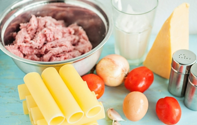 1. Этап. Каннеллони с куриным фаршем: Подготовьте все необходимые ингредиенты.