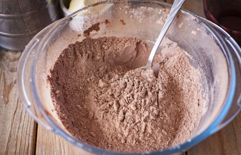 1. Этап. Шоколадное треснутое печенье: Перемешайте все.