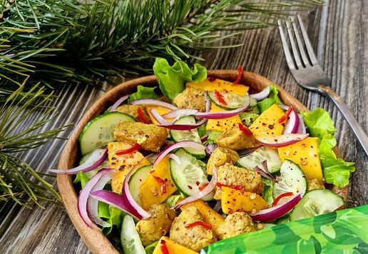 1. Этап. Салат с индейкой и манго: Сразу на стол и есть с удовольствием! ;)