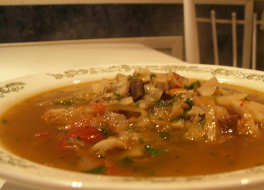 1. Этап. Постная солянка из свежей капусты: За пять минут до готовности добавьте зелень и соль, если нужно. Приятного аппетита!