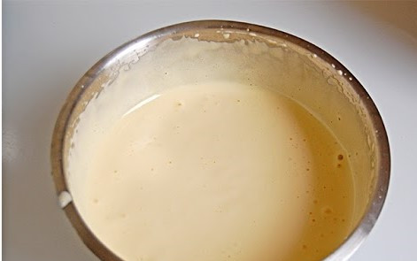 1. Этап. Торт Царский: Должен получиться красивая немного тягучая смесь.