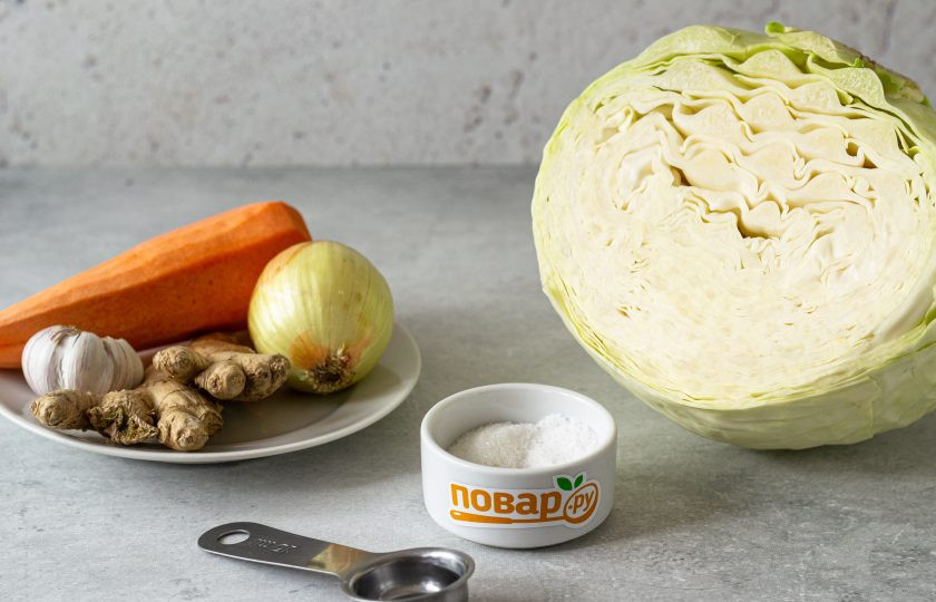 1. Этап. Капуста по-корейски на зиму: Подготовьте все ингредиенты.