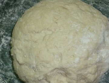 1. Этап. Пирожки из бездрожжевого теста: Постепенно добавляйте муку, чтоб получилось эластичное, но не тугое тесто.