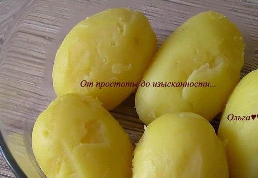 1. Этап. Пармантье с курицей и базиликом: Для этого рецепта картофель лучше отварить в мундире, чтобы не было лишней жидкости, или использовать вчерашнее картофельное пюре.