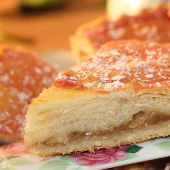 Мягкое яблочное пирожное с помадкой