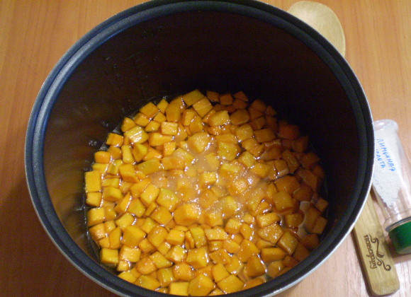 1. Этап. Варенье из тыквы в мультиварке: Моя тыква была готова к варке через 4 часа. Добавьте лимонную кислоту, установите кастрюлю в мультиварку. Выберите режим 