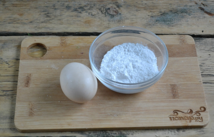 1. Этап. Белая глазурь для кулича: Подготовьте все необходимые ингредиенты. Сахарную пудру я делаю сама с помощью кофемолки, но можно также купить ее в супермаркете.