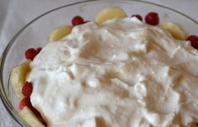 1. Этап. Творожно-банановый десерт: И выкладываем оставшуюся творожную массу.