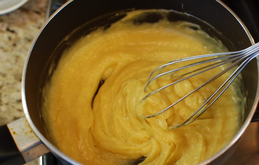 1. Этап. Японская выпечка: В смесь добавьте ванилин, на огне быстро помешивайте до загустения, после снятия с огня помешивайте еще 30 секунд. После чего крем охладите при комнатной температуре.