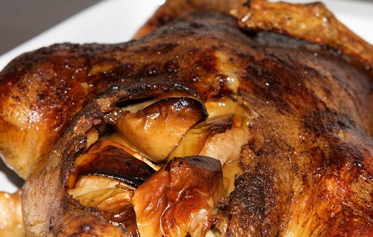 1. Этап. Утка в духовке: 7. Вот такая красота! Утка в духовке в домашних условиях готова и может быть подана к столу. Приятного аппетита!