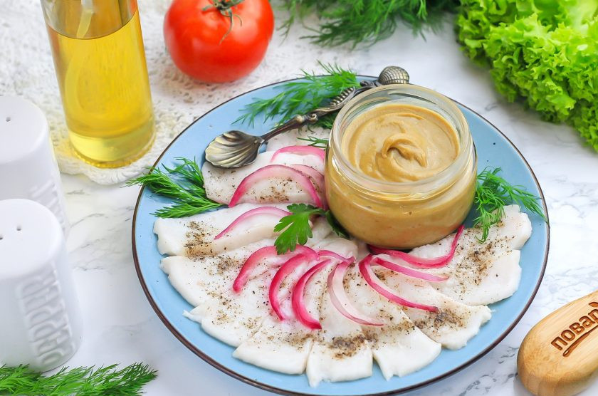 1. Этап. Горчица на сахаре Для сильных духом: Подавайте горчицу охлажденной с различной мясной закуской, салом, холодцом или заливным.