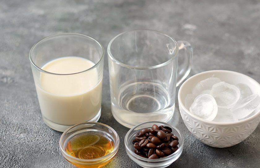 1. Этап. Фредо капучино: Подготовьте все ингредиенты.