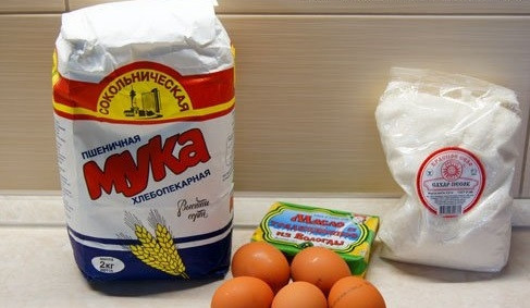 1. Этап. Вафли для советской вафельницы: 1. Вот весь набор ингредиентов, которые потребуются, чтобы повторить этот простой рецепт вафель. Небольшой и вполне доступный.