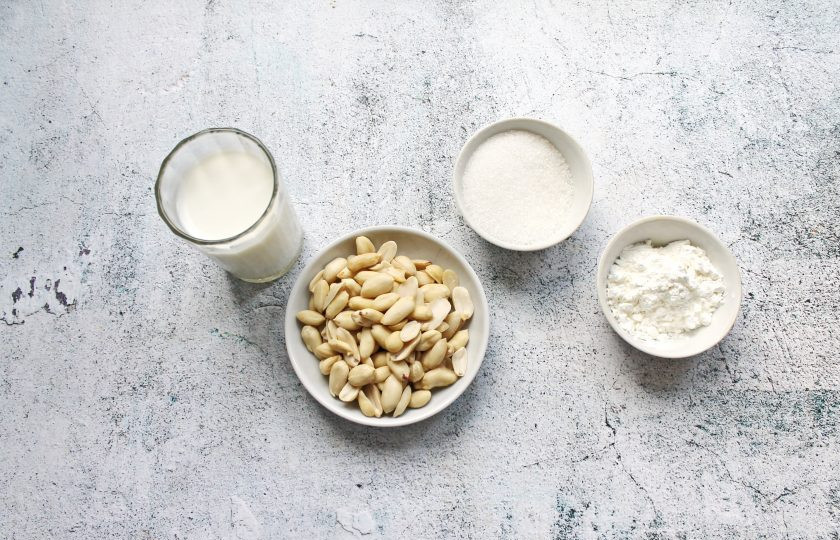 1. Этап. Крем из арахиса: Подготовьте все необходимые ингредиенты для приготовления крема из арахиса.